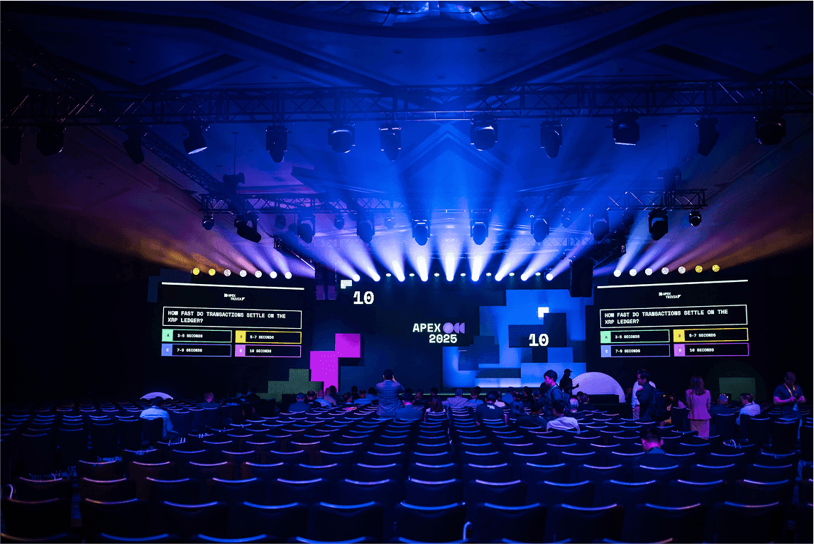 Apex 2025 Desk
